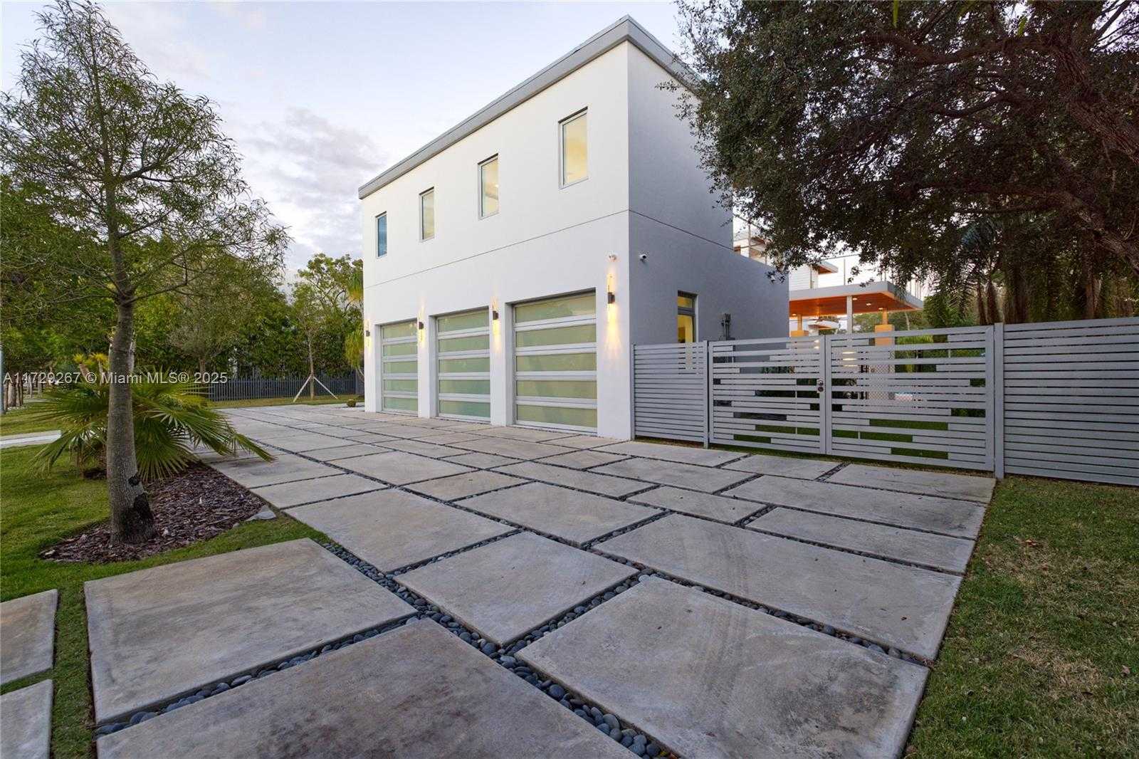 Small Image of 9101 SOUTH WEST 69TH CT, Pinecrest Number 3