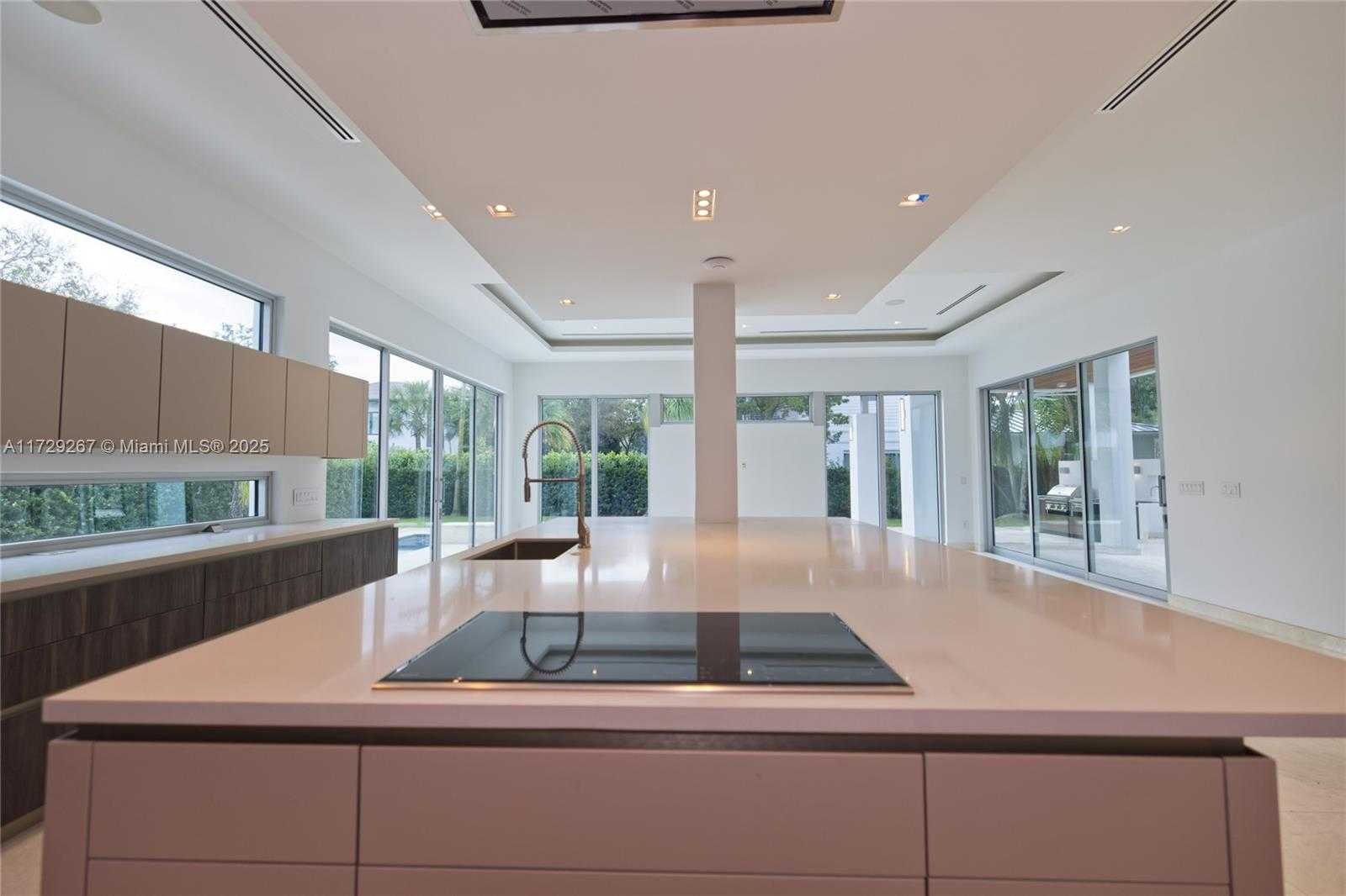 Small Image of 9101 SOUTH WEST 69TH CT, Pinecrest Number 39