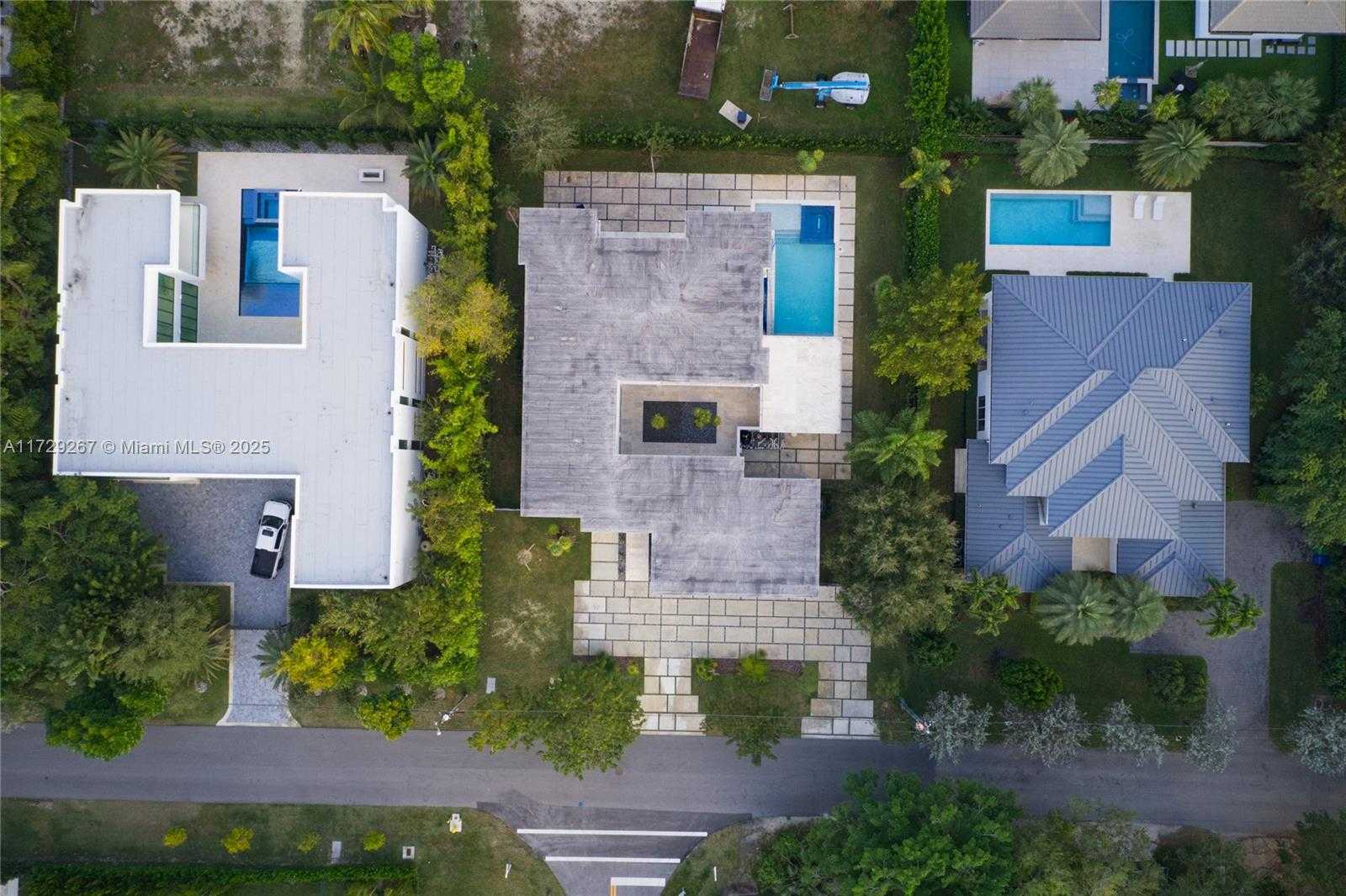 Small Image of 9101 SOUTH WEST 69TH CT, Pinecrest Number 7
