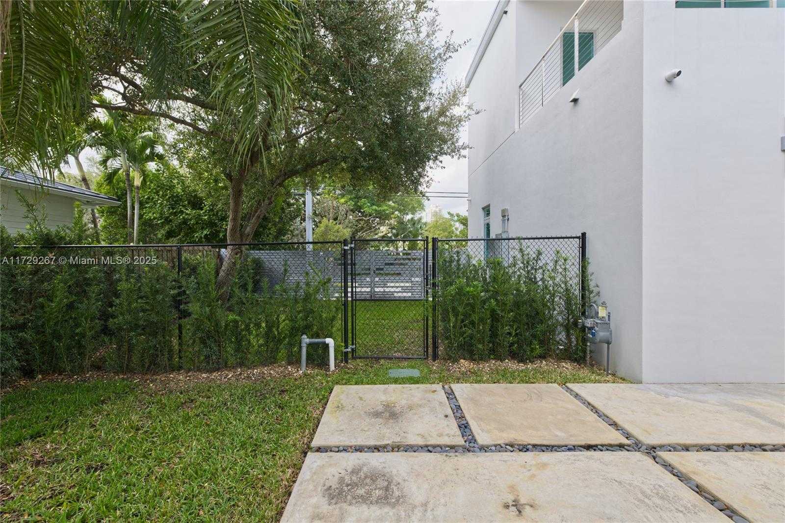 Small Image of 9101 SOUTH WEST 69TH CT, Pinecrest Number 72