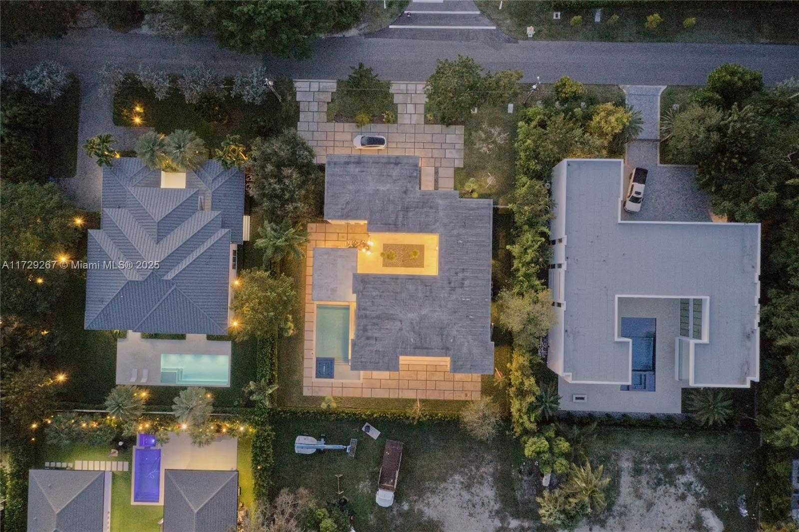 Small Image of 9101 SOUTH WEST 69TH CT, Pinecrest Number 73