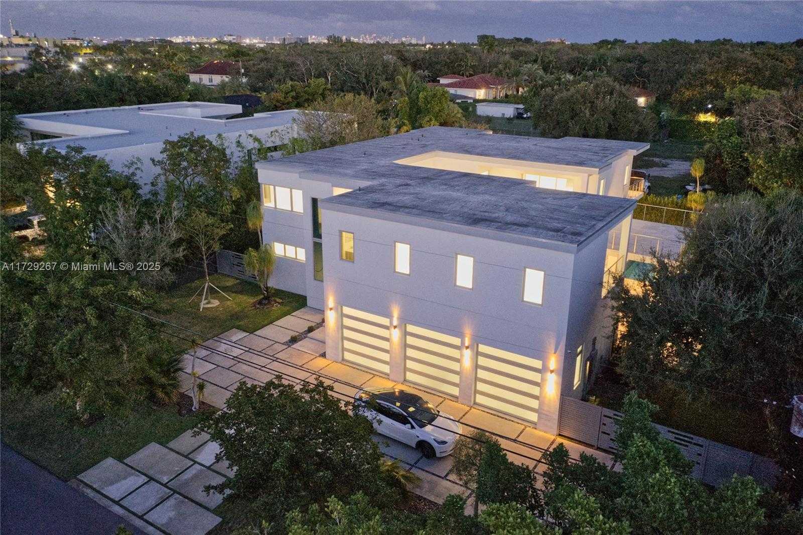 Small Image of 9101 SOUTH WEST 69TH CT, Pinecrest Number 9