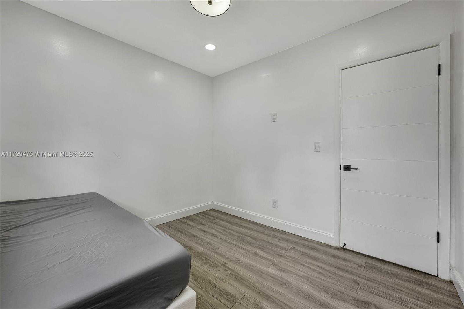 Small Image of 18600 NORTH EAST 7TH CT, North Miami Beach Number 11