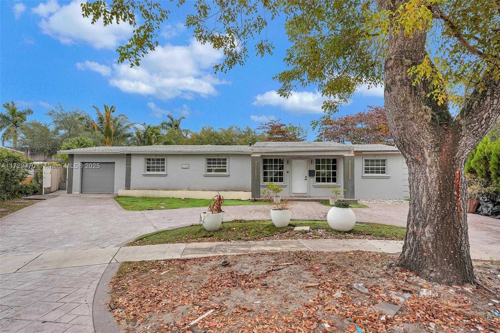 Small Image of 18600 NORTH EAST 7TH CT, North Miami Beach Number 2