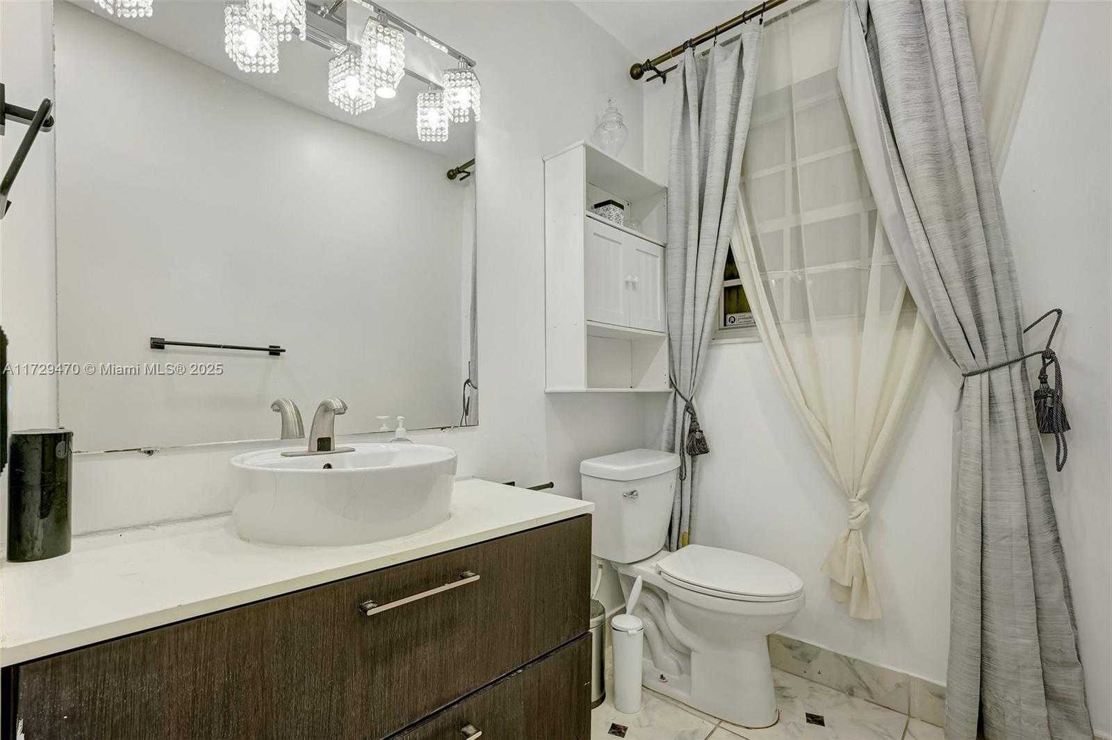 Small Image of 18600 NORTH EAST 7TH CT, North Miami Beach Number 21
