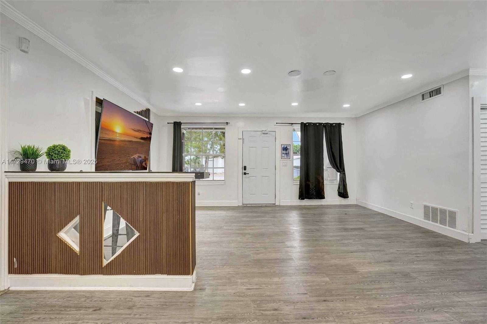 Small Image of 18600 NORTH EAST 7TH CT, North Miami Beach Number 23
