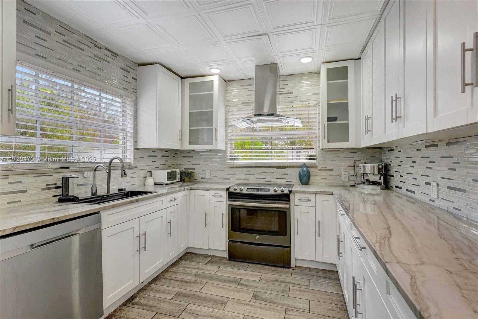 Small Image of 18600 NORTH EAST 7TH CT, North Miami Beach Number 26