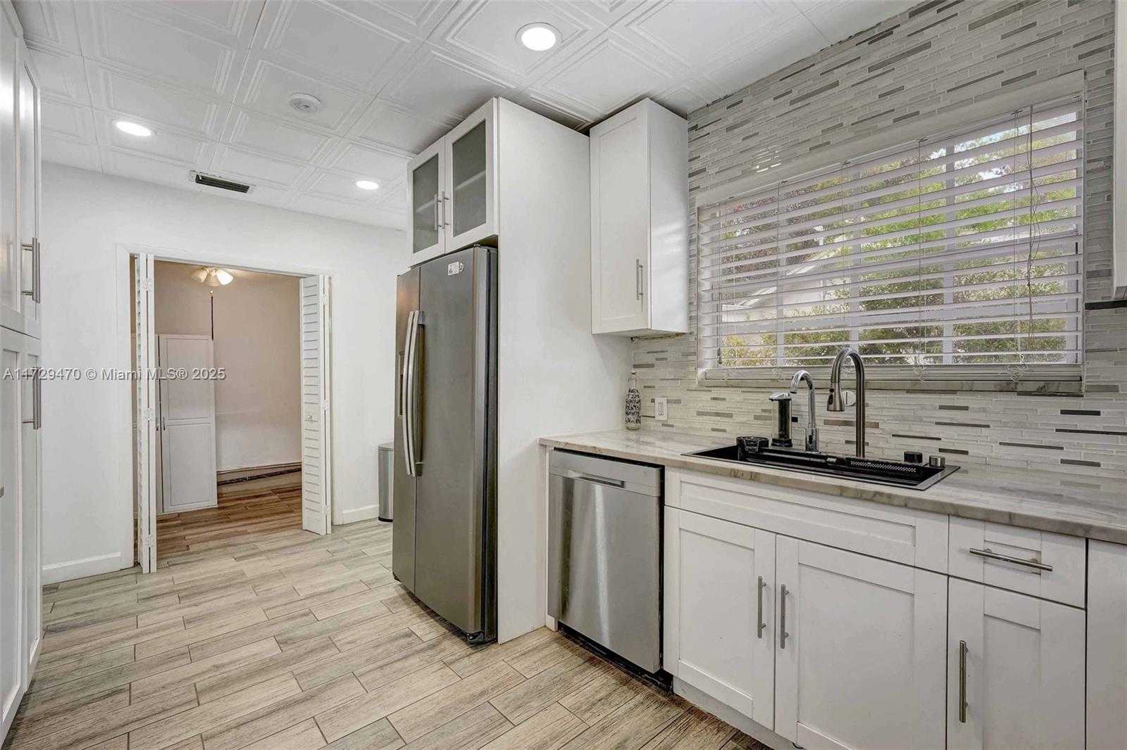 Small Image of 18600 NORTH EAST 7TH CT, North Miami Beach Number 27