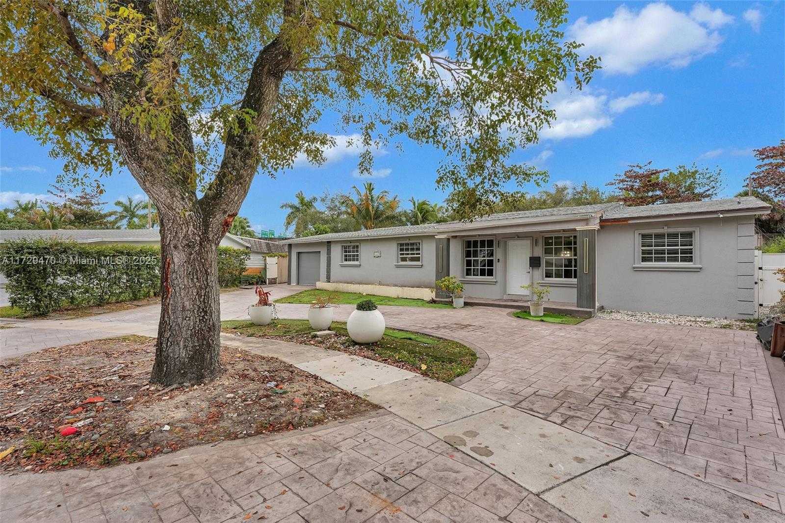 Small Image of 18600 NORTH EAST 7TH CT, North Miami Beach Number 3
