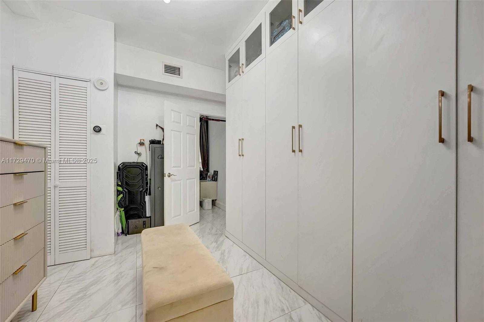 Small Image of 18600 NORTH EAST 7TH CT, North Miami Beach Number 35