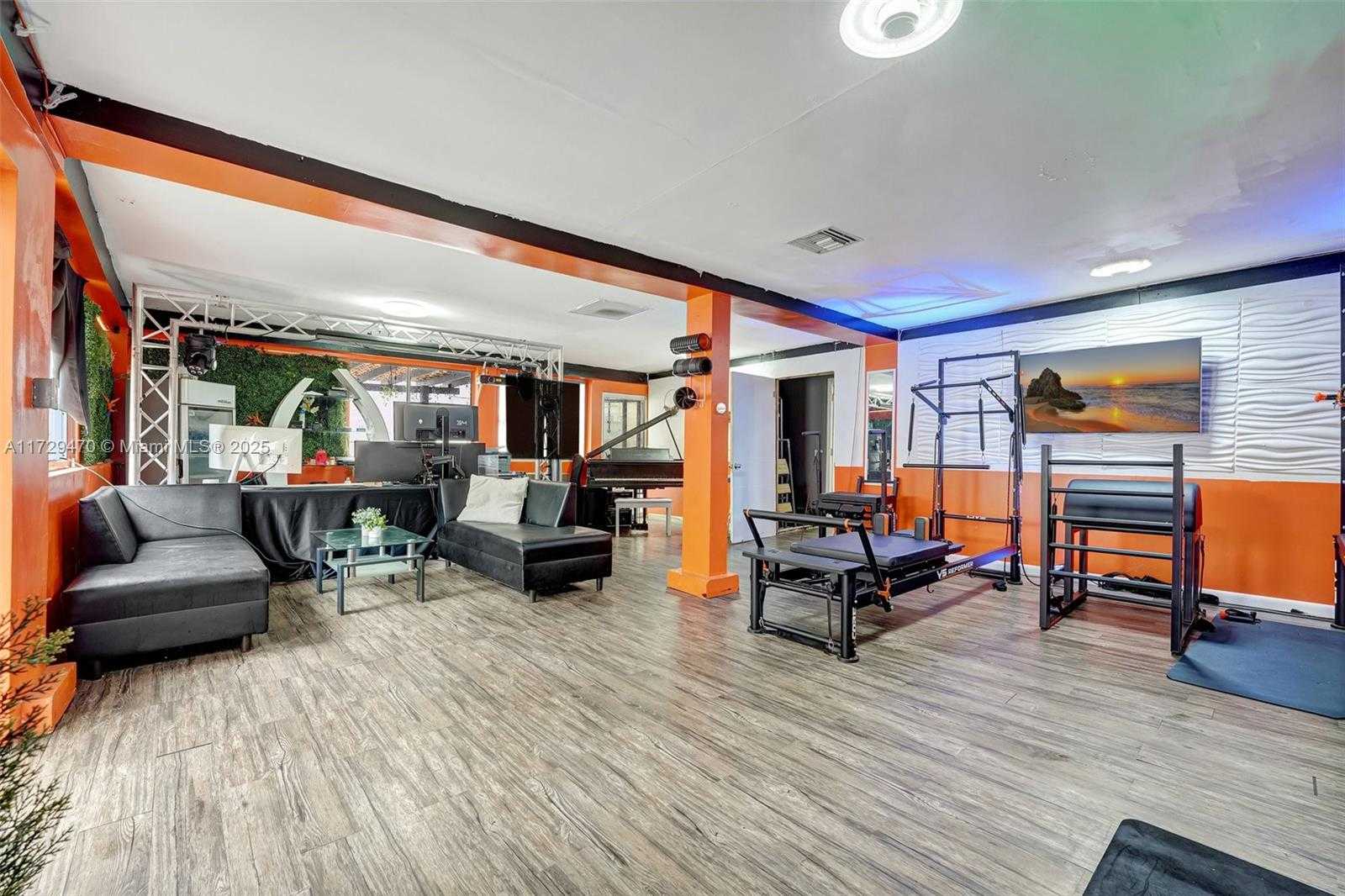 Small Image of 18600 NORTH EAST 7TH CT, North Miami Beach Number 4