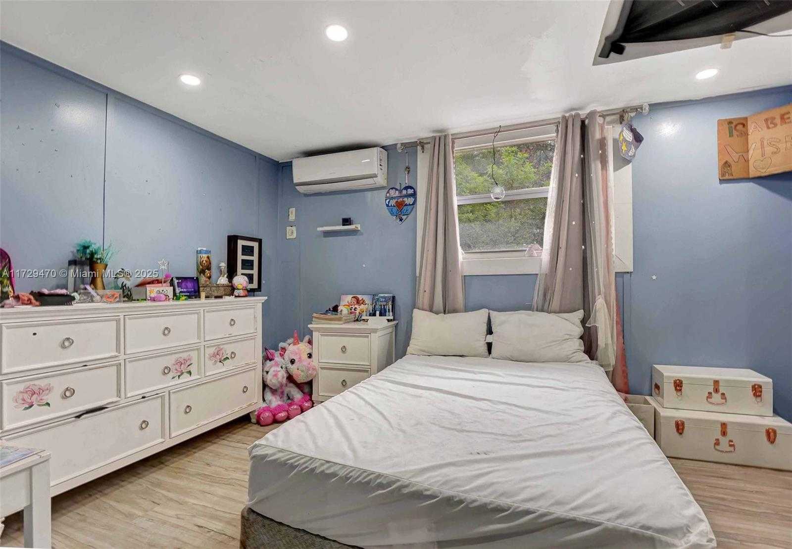 Small Image of 18600 NORTH EAST 7TH CT, North Miami Beach Number 40