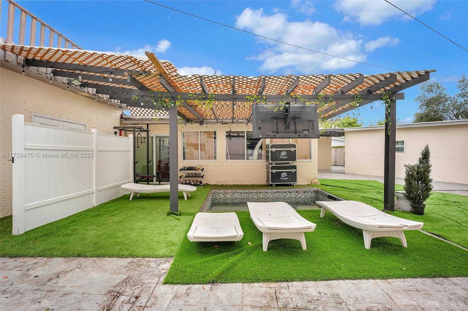 Small Image of 18600 NORTH EAST 7TH CT, North Miami Beach Number 45