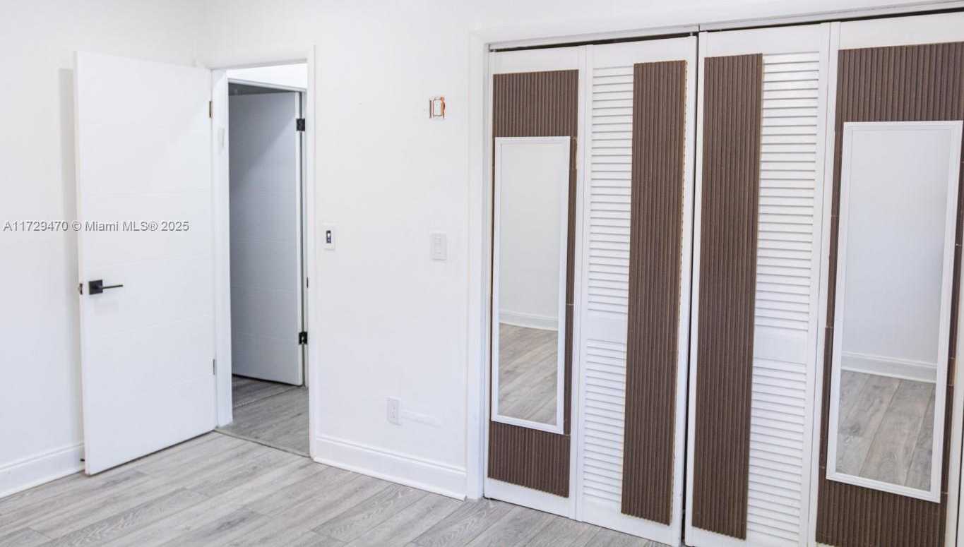 Small Image of 18600 NORTH EAST 7TH CT, North Miami Beach Number 54