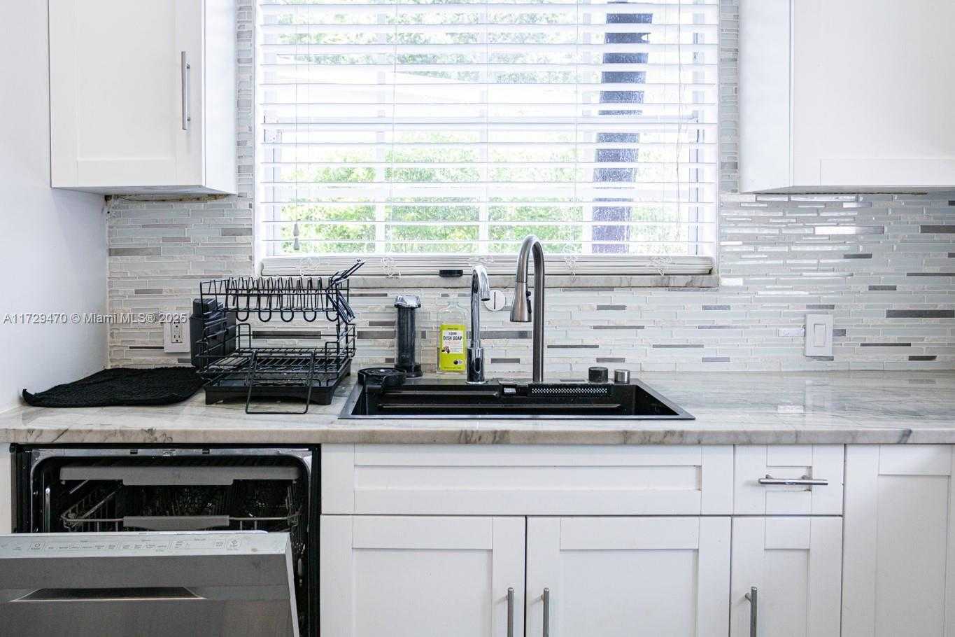 Small Image of 18600 NORTH EAST 7TH CT, North Miami Beach Number 56