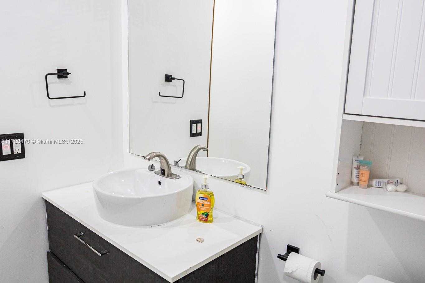 Small Image of 18600 NORTH EAST 7TH CT, North Miami Beach Number 58