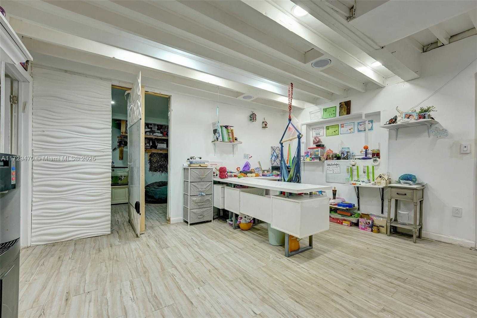 Small Image of 18600 NORTH EAST 7TH CT, North Miami Beach Number 9