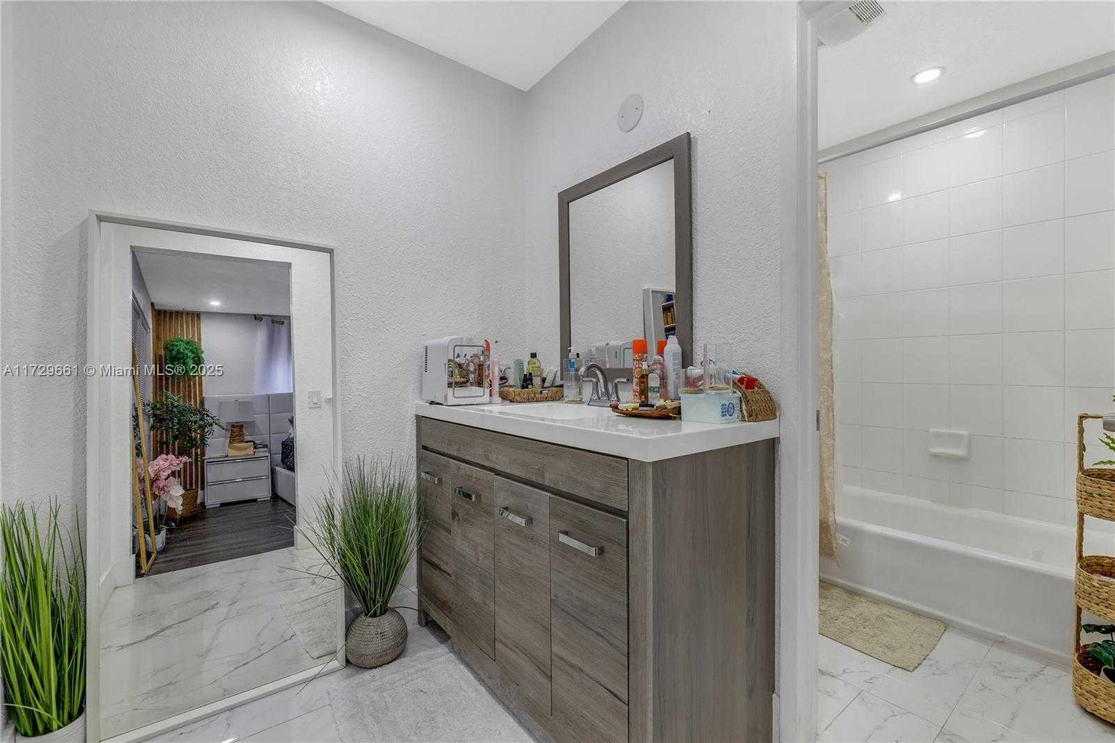 Small Image of 5712 MONROE ST, Hollywood Number 13
