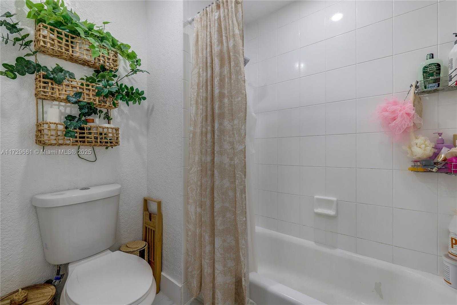 Small Image of 5712 MONROE ST, Hollywood Number 14