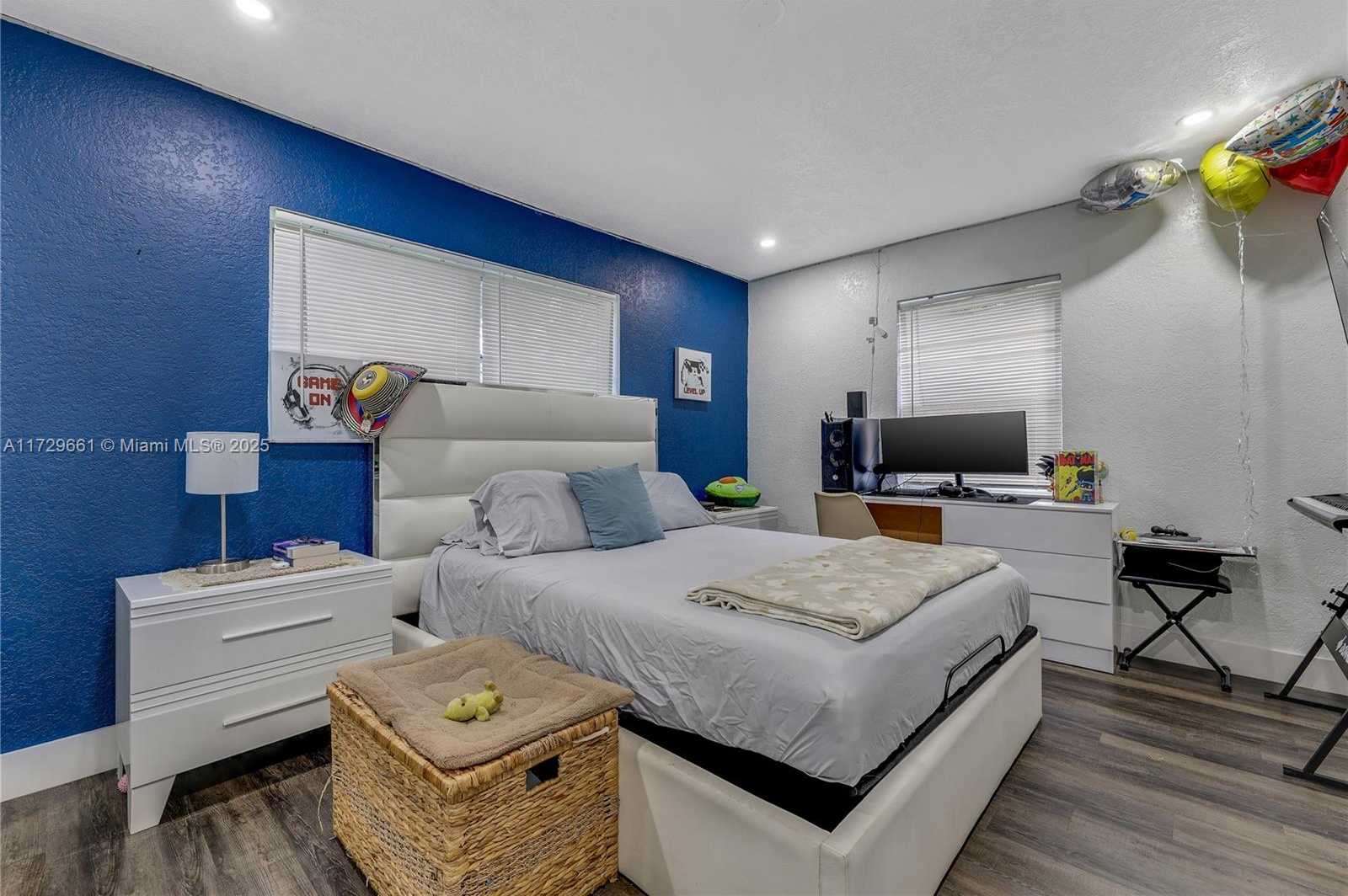 Small Image of 5712 MONROE ST, Hollywood Number 15