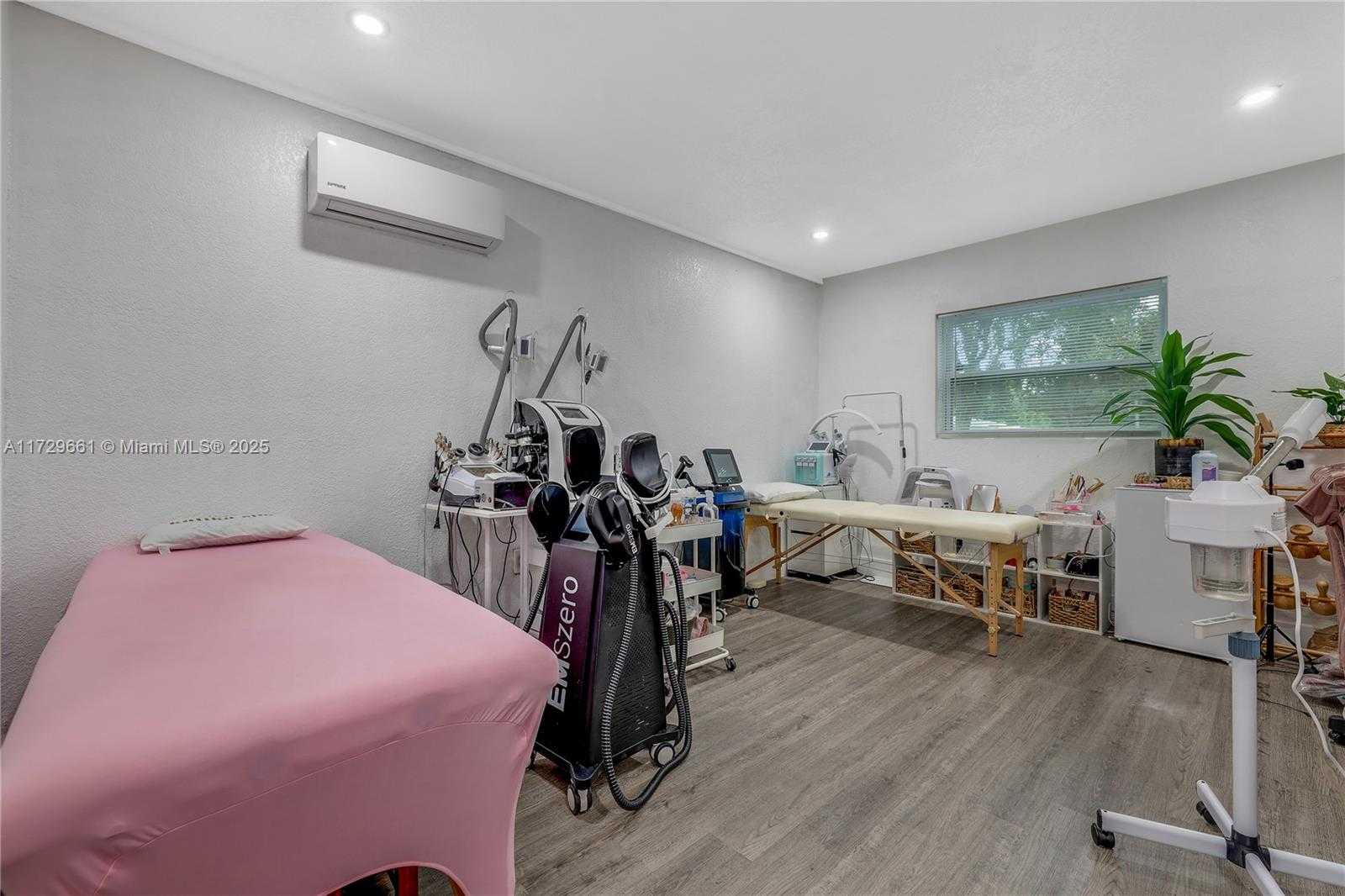 Small Image of 5712 MONROE ST, Hollywood Number 17
