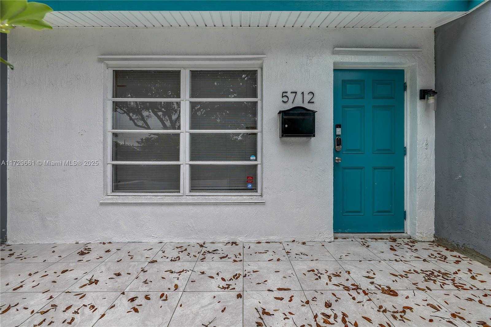 Small Image of 5712 MONROE ST, Hollywood Number 3