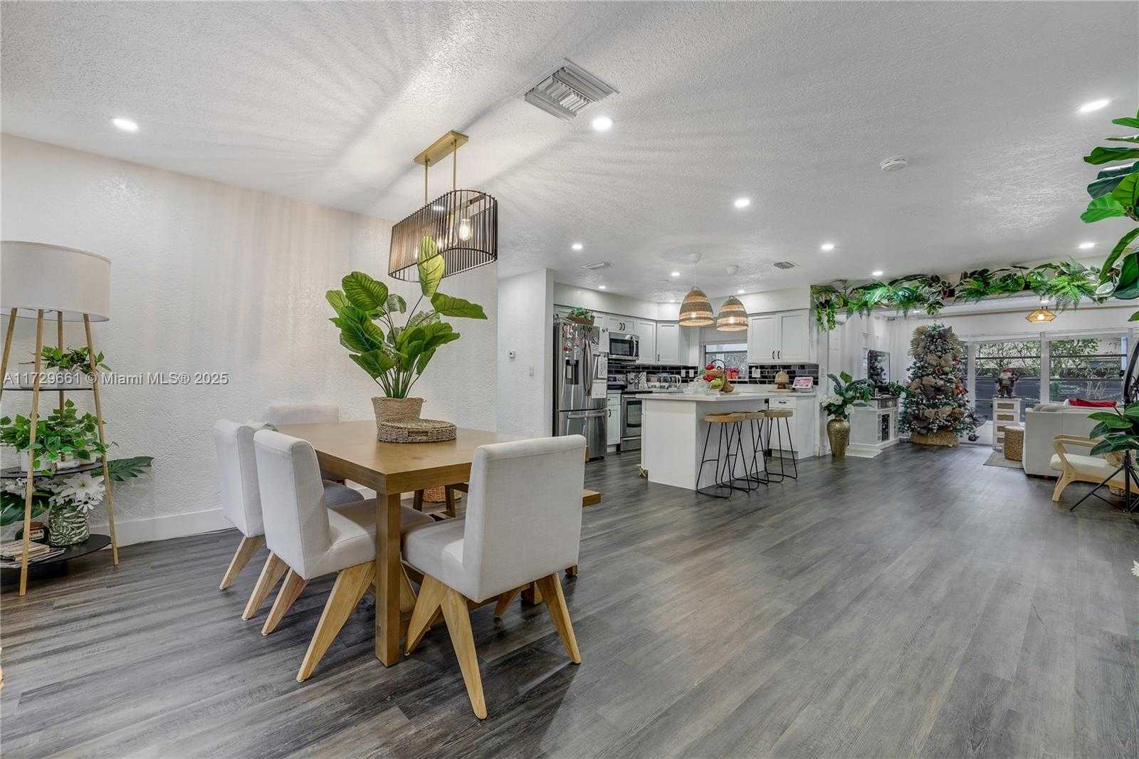 Small Image of 5712 MONROE ST, Hollywood Number 4