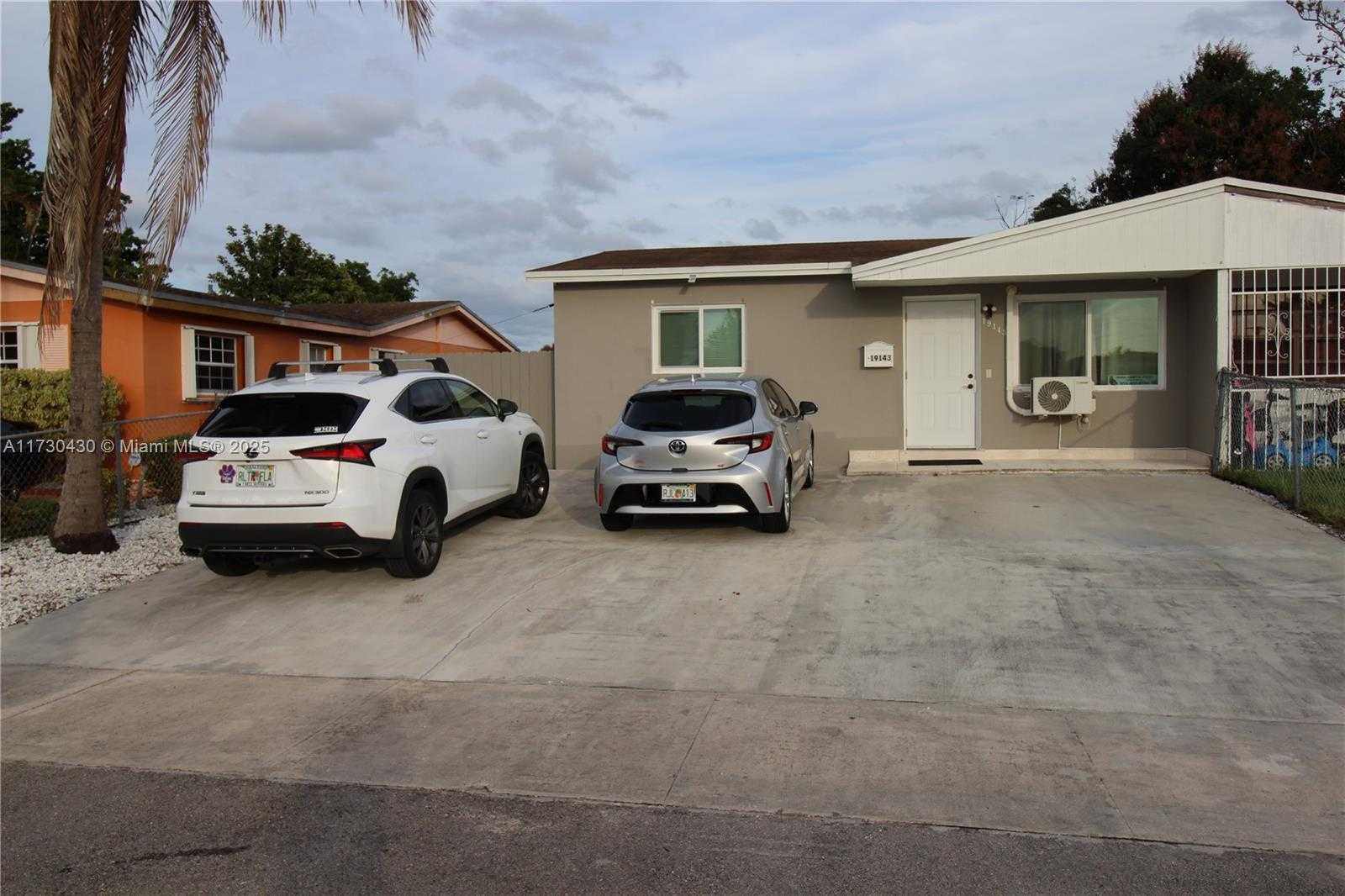 Small Image of 19143 NORTH WEST 35TH AVE, Miami Gardens Number 2