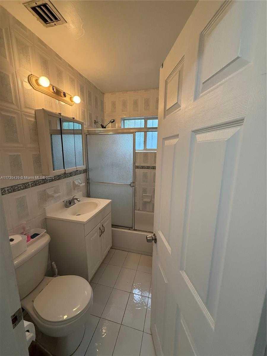 Small Image of 701 NORTH EAST 170TH ST, North Miami Beach Number 5