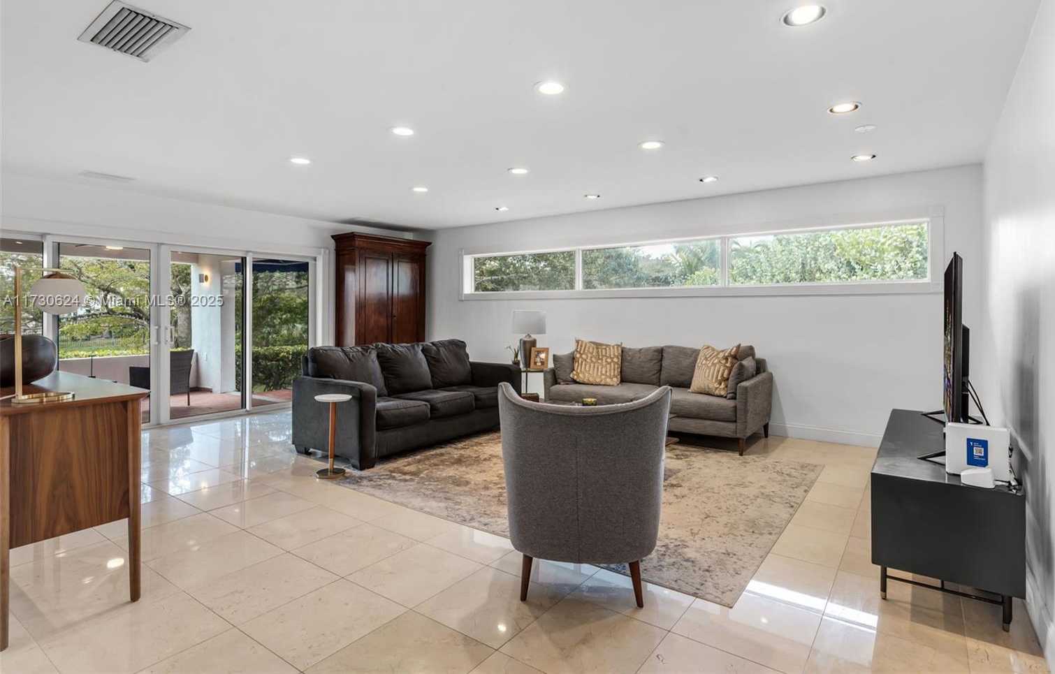 Small Image of 9260 SOUTH WEST 101 ST, Miami Number 17