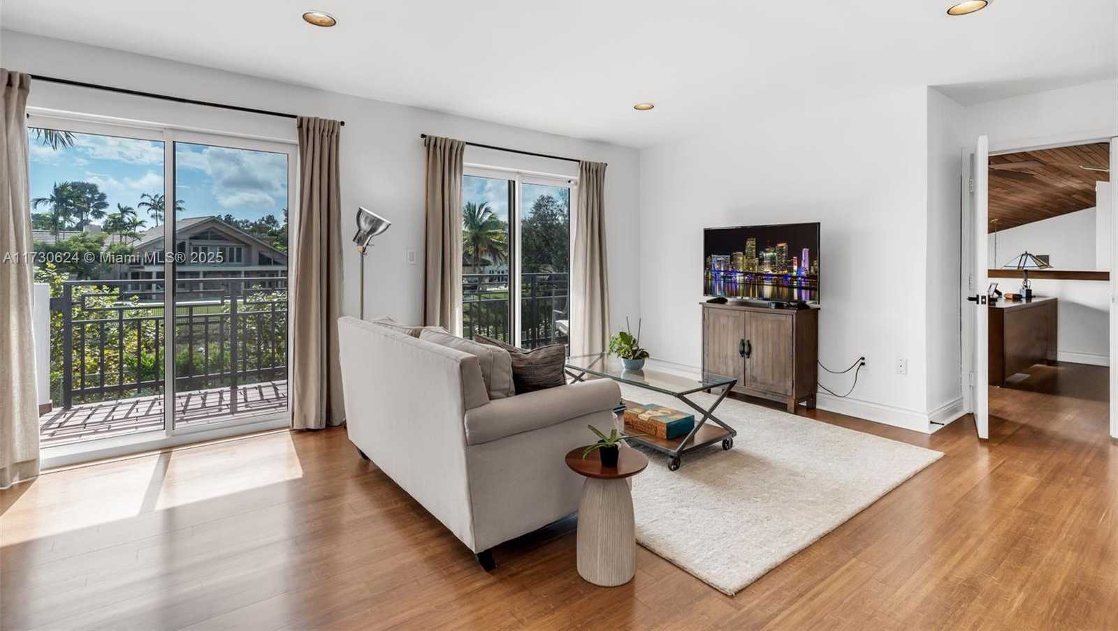 Small Image of 9260 SOUTH WEST 101 ST, Miami Number 40