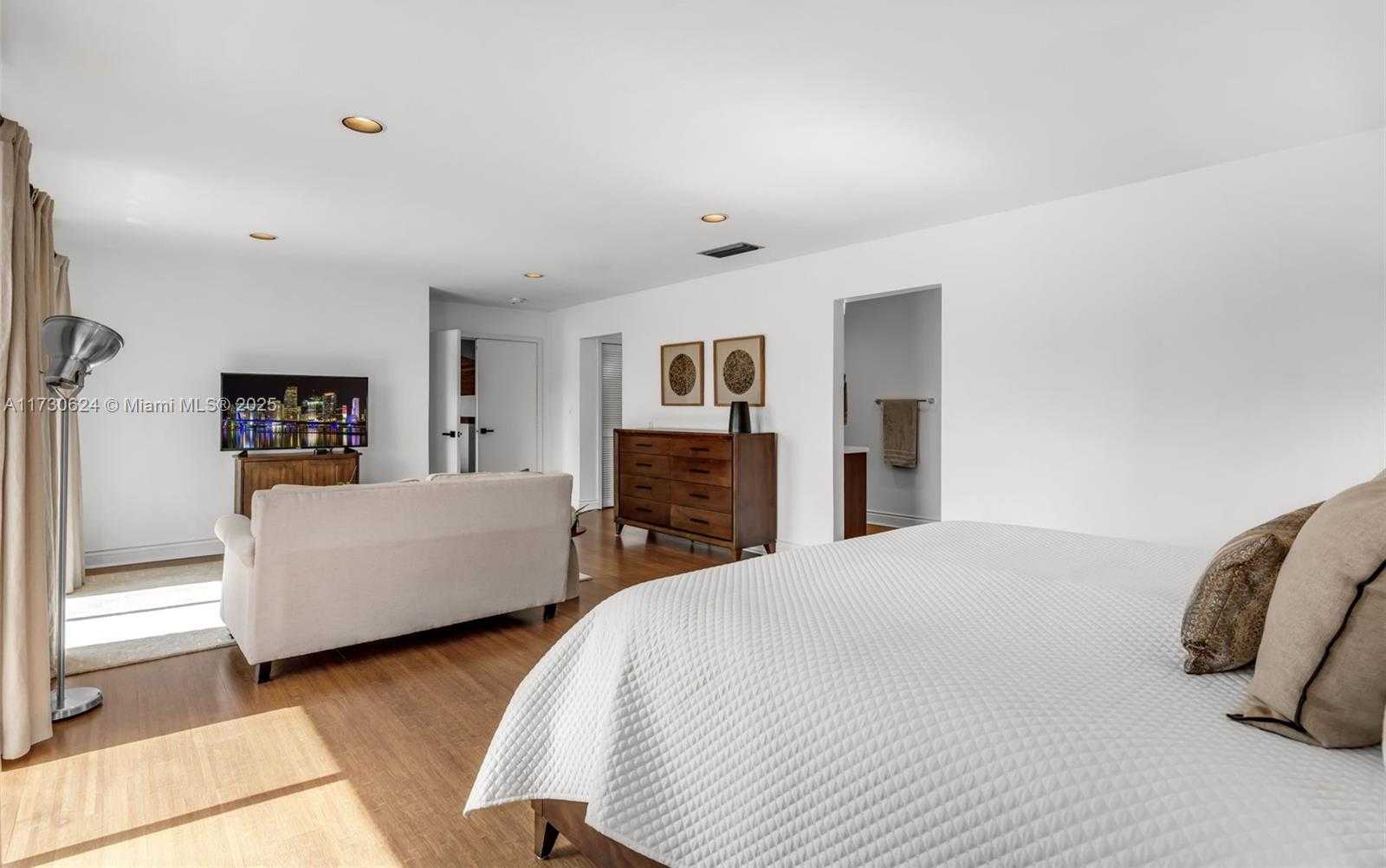 Small Image of 9260 SOUTH WEST 101 ST, Miami Number 44