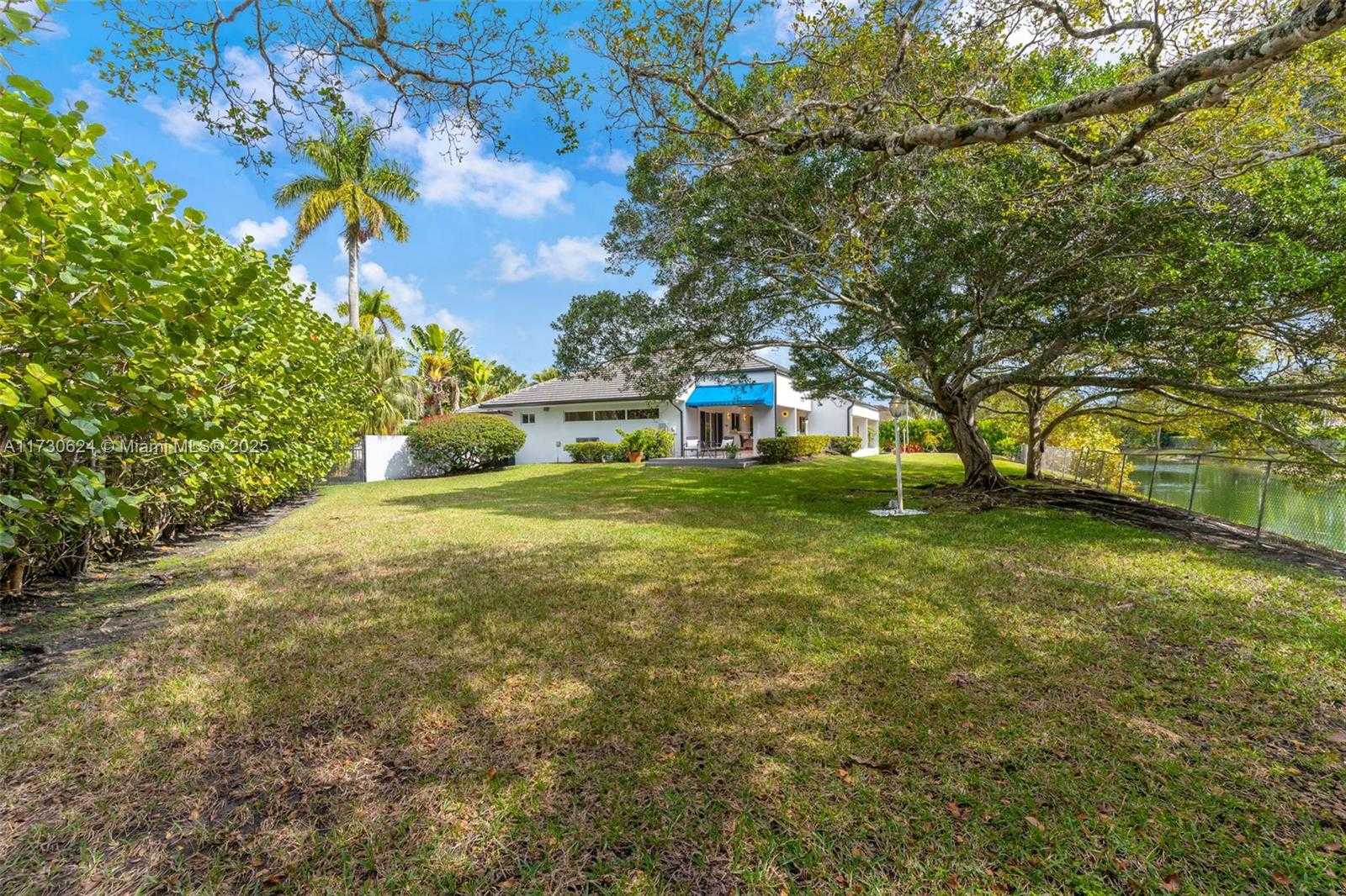 Small Image of 9260 SOUTH WEST 101 ST, Miami Number 70