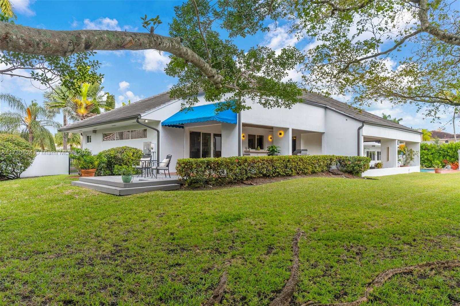 Small Image of 9260 SOUTH WEST 101 ST, Miami Number 72