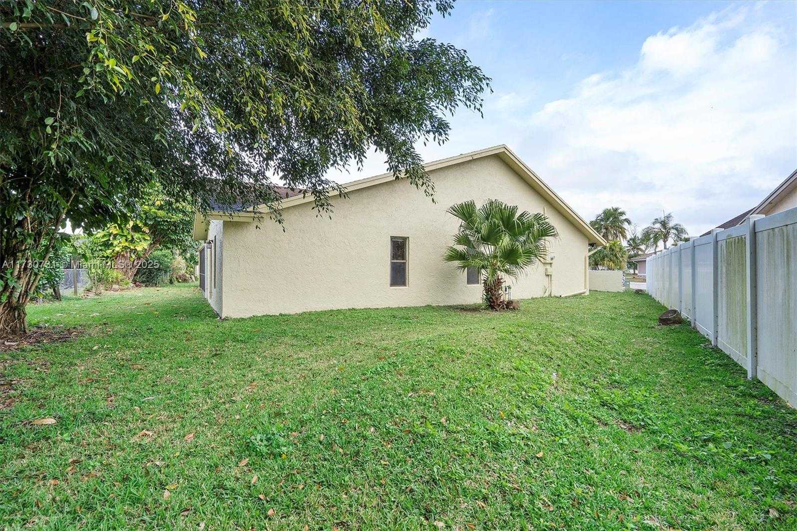 Small Image of 8017 NORTH WEST 83RD WAY, Tamarac Number 32