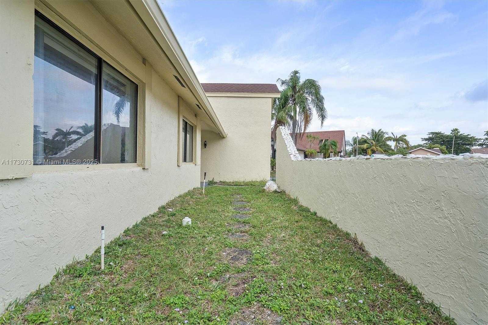 Small Image of 8017 NORTH WEST 83RD WAY, Tamarac Number 33