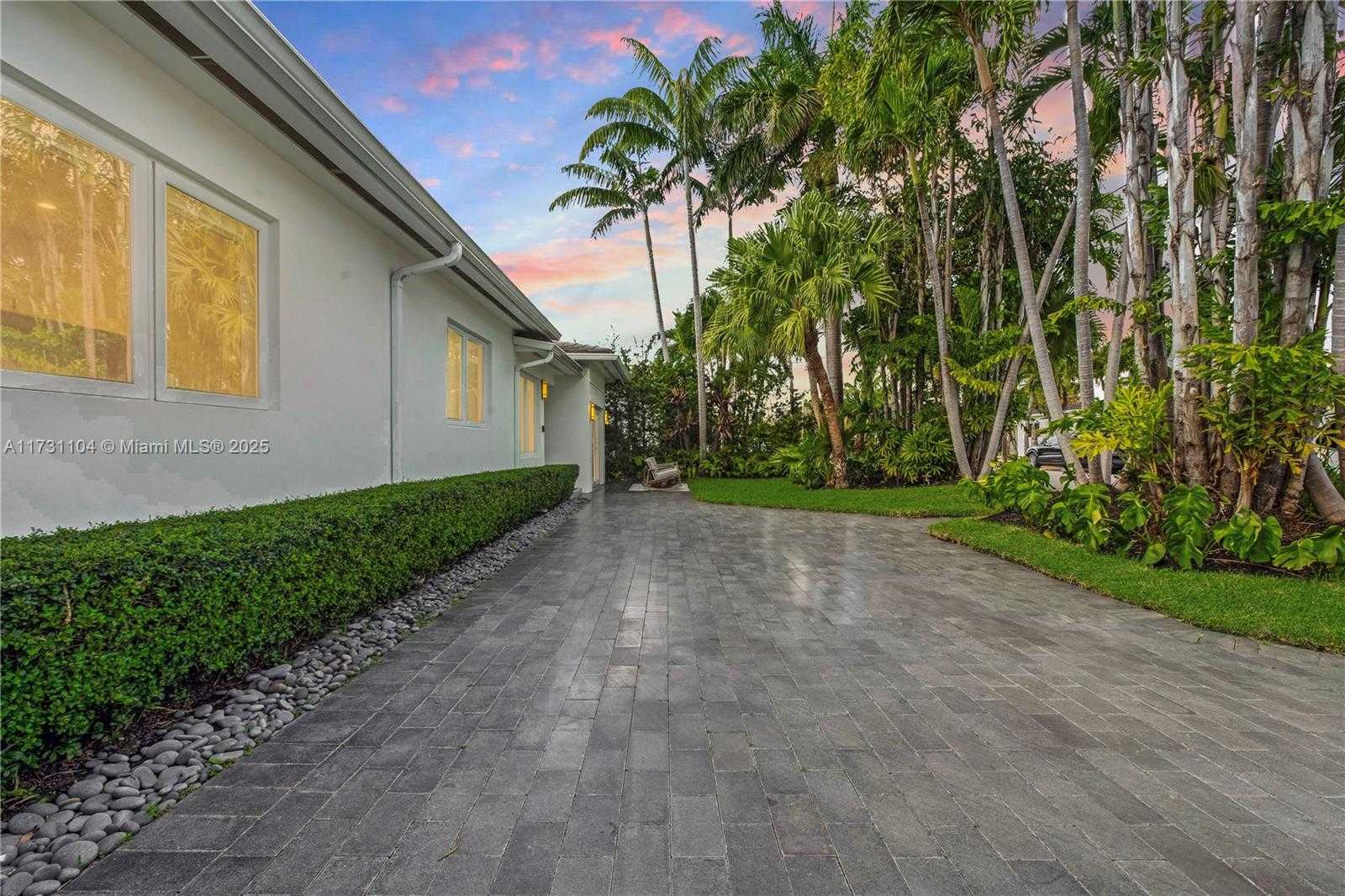 Small Image of 8858 FROUDE AVE, Surfside Number 5