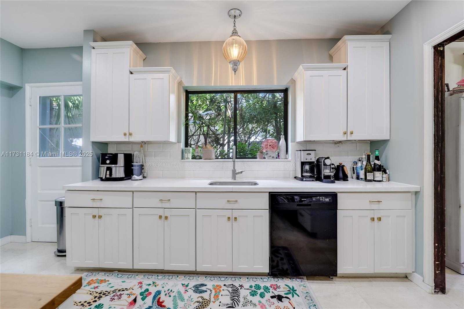 Small Image of 6121 LA GORCE DR, Miami Beach Number 11