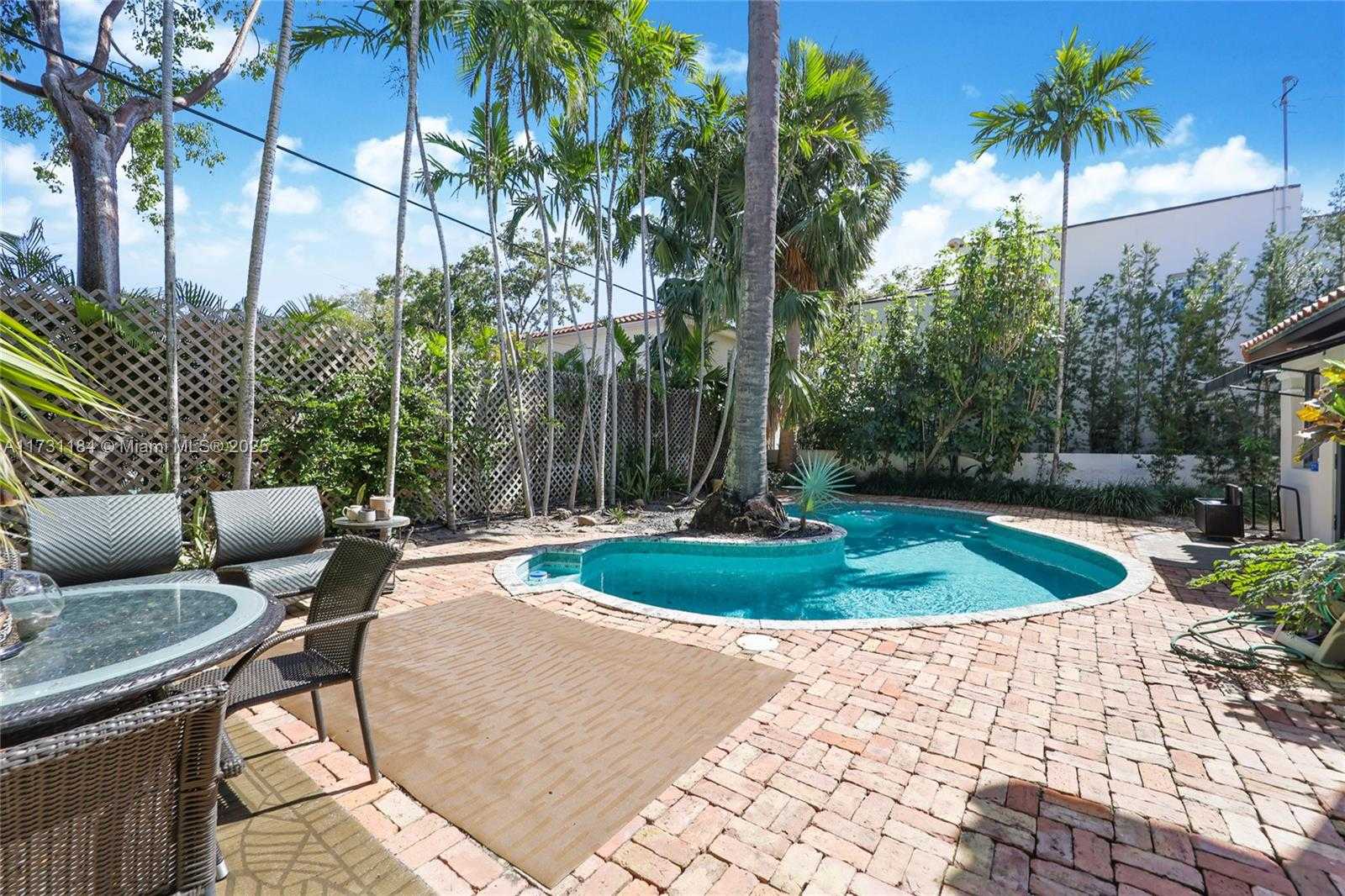 Small Image of 6121 LA GORCE DR, Miami Beach Number 13