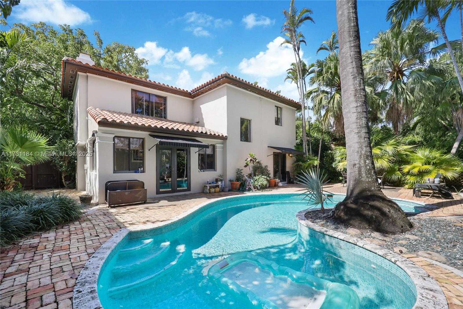 Small Image of 6121 LA GORCE DR, Miami Beach Number 14