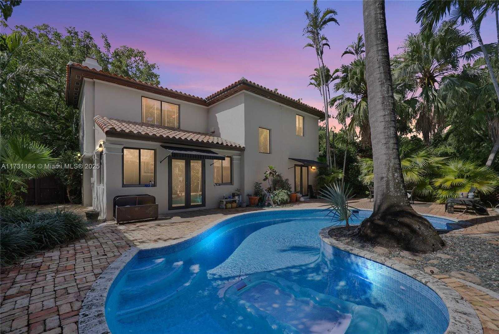 Small Image of 6121 LA GORCE DR, Miami Beach Number 15