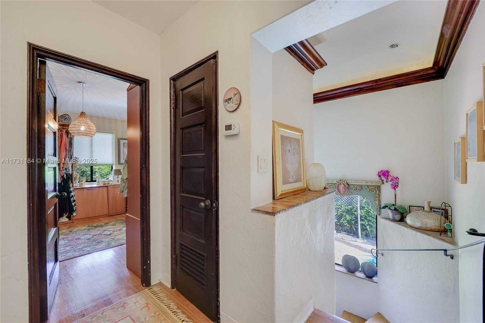 Small Image of 6121 LA GORCE DR, Miami Beach Number 17
