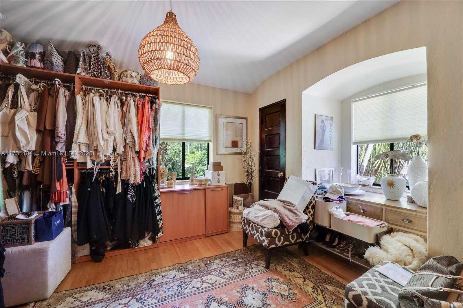 Small Image of 6121 LA GORCE DR, Miami Beach Number 18