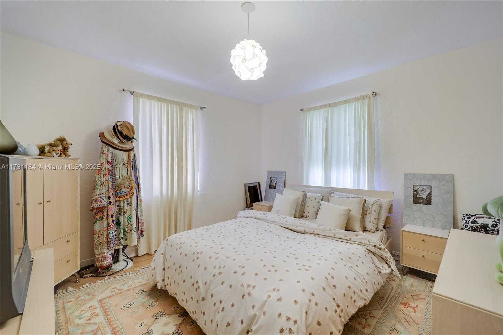 Small Image of 6121 LA GORCE DR, Miami Beach Number 19