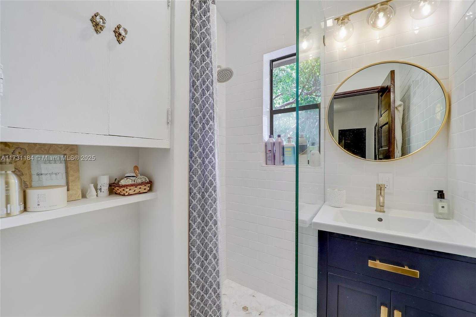 Small Image of 6121 LA GORCE DR, Miami Beach Number 21