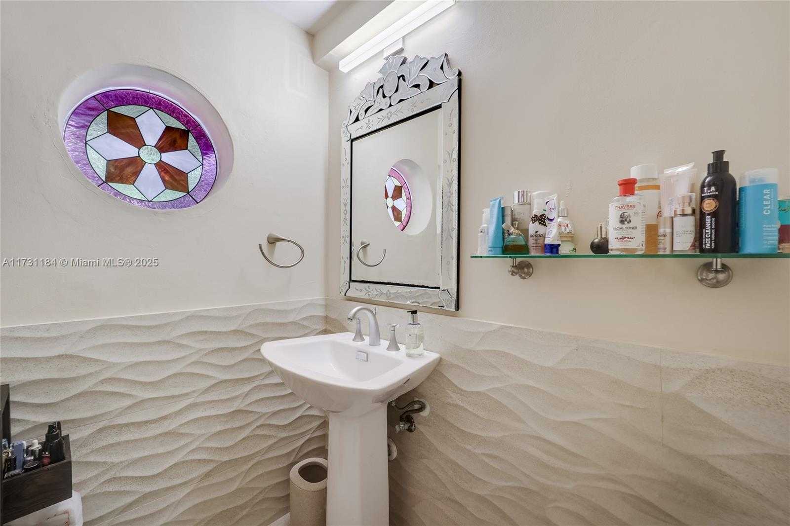 Small Image of 6121 LA GORCE DR, Miami Beach Number 22