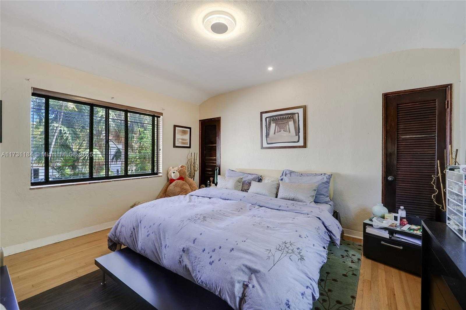 Small Image of 6121 LA GORCE DR, Miami Beach Number 23