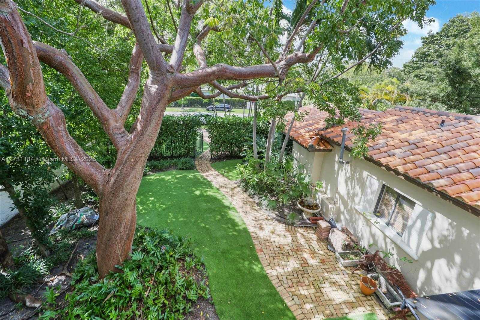 Small Image of 6121 LA GORCE DR, Miami Beach Number 27