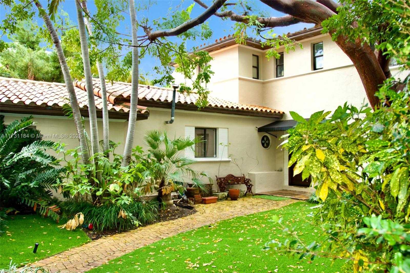 Small Image of 6121 LA GORCE DR, Miami Beach Number 29