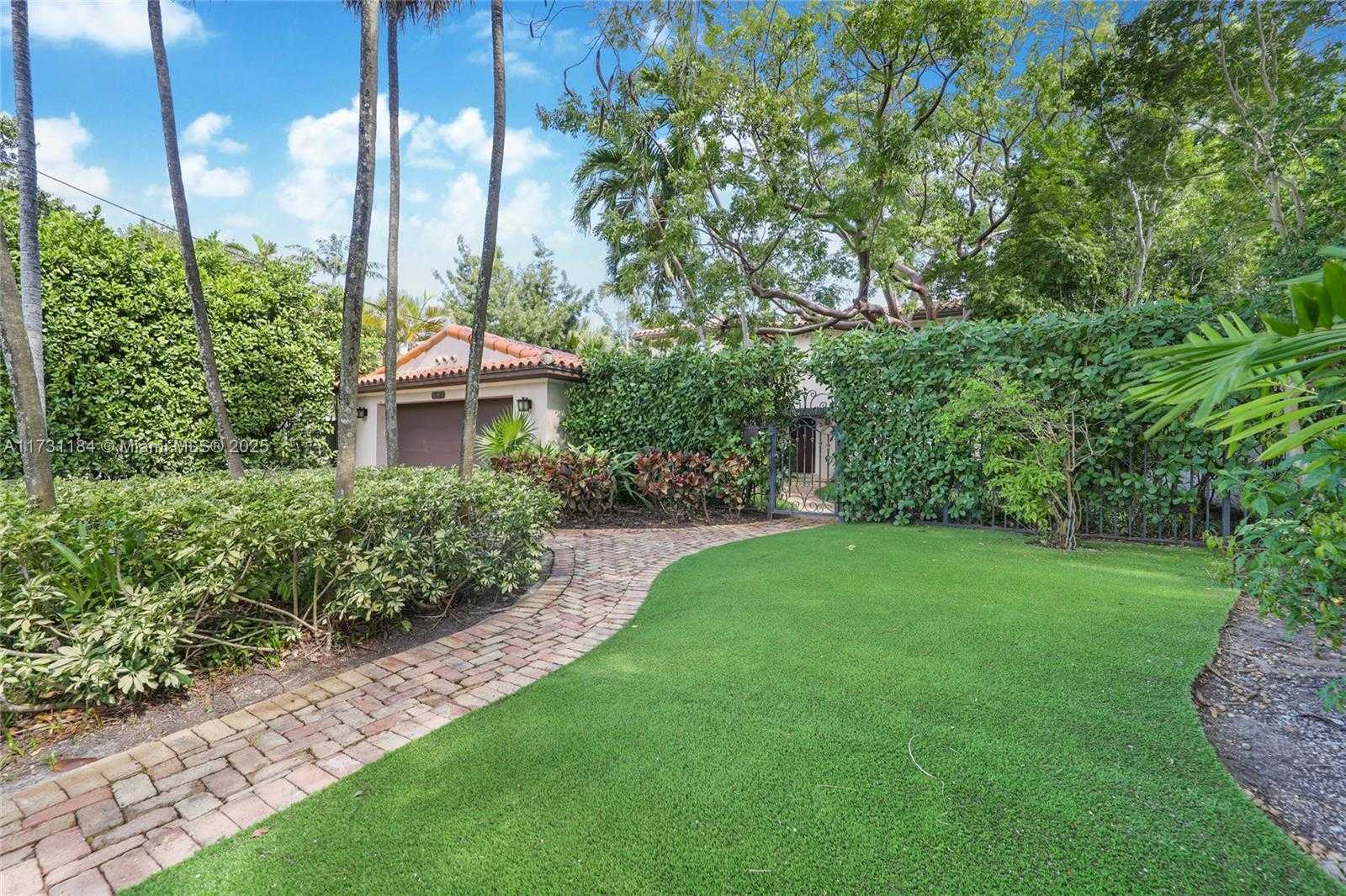 Small Image of 6121 LA GORCE DR, Miami Beach Number 4